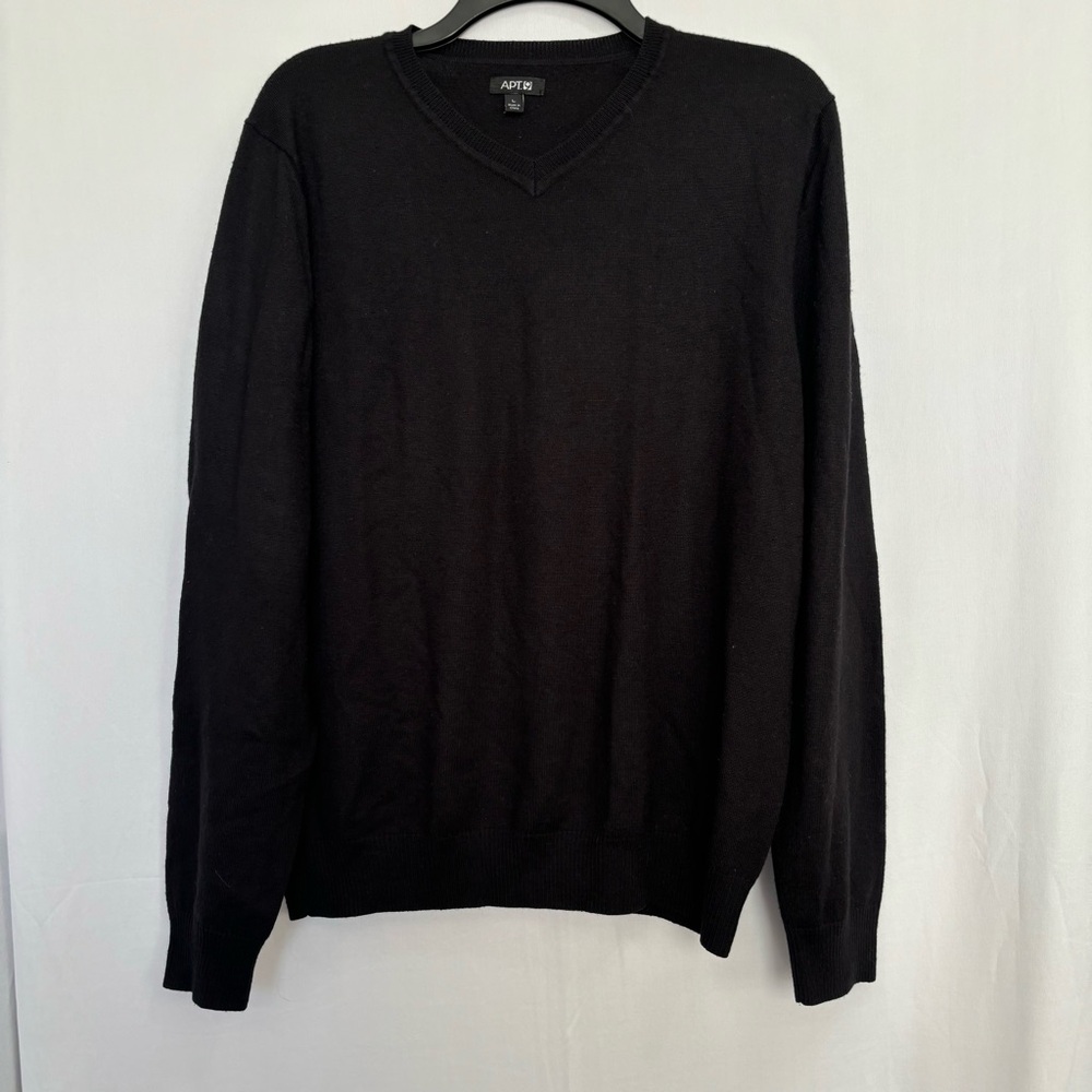 Men's Black V-Neck Sweater Size L